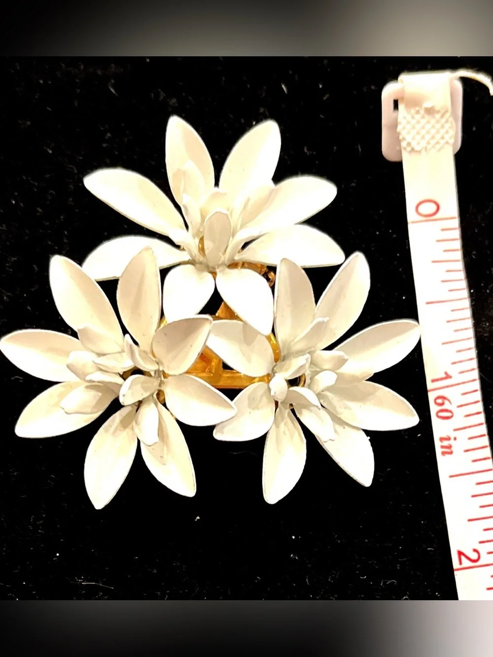 Vintage White Floral Cluster Brooch - Elegant Women’s Jewelry